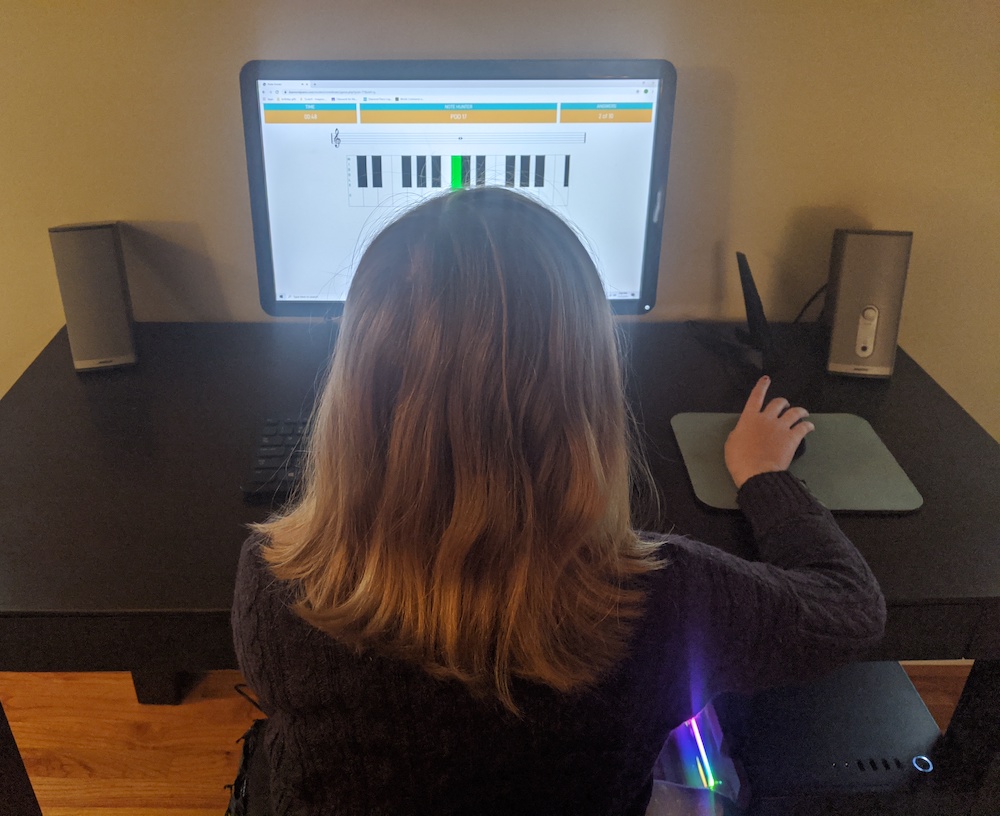 child using a piano web app